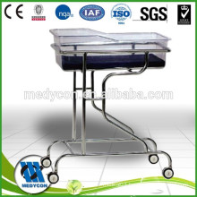 With transparent plastic basin infant hospital baby bed